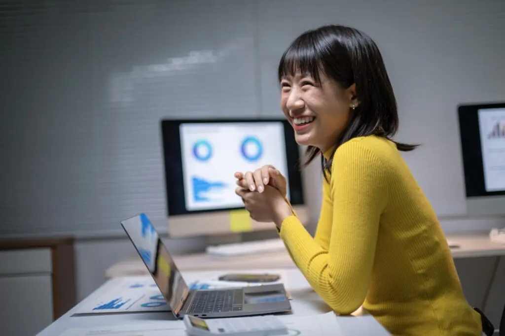 Investor relations manager reviewing LP engagement scores, portal activity trends, and overdue follow-up alerts in SatuitCRM to identify investor retention risk before redemption