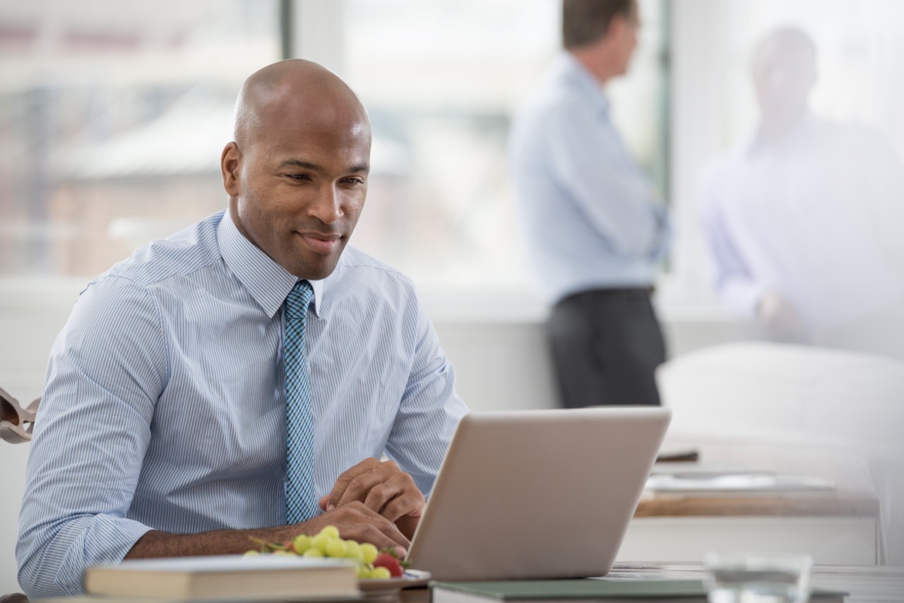 A redemption risk dashboard flagging investors with declining portal engagement