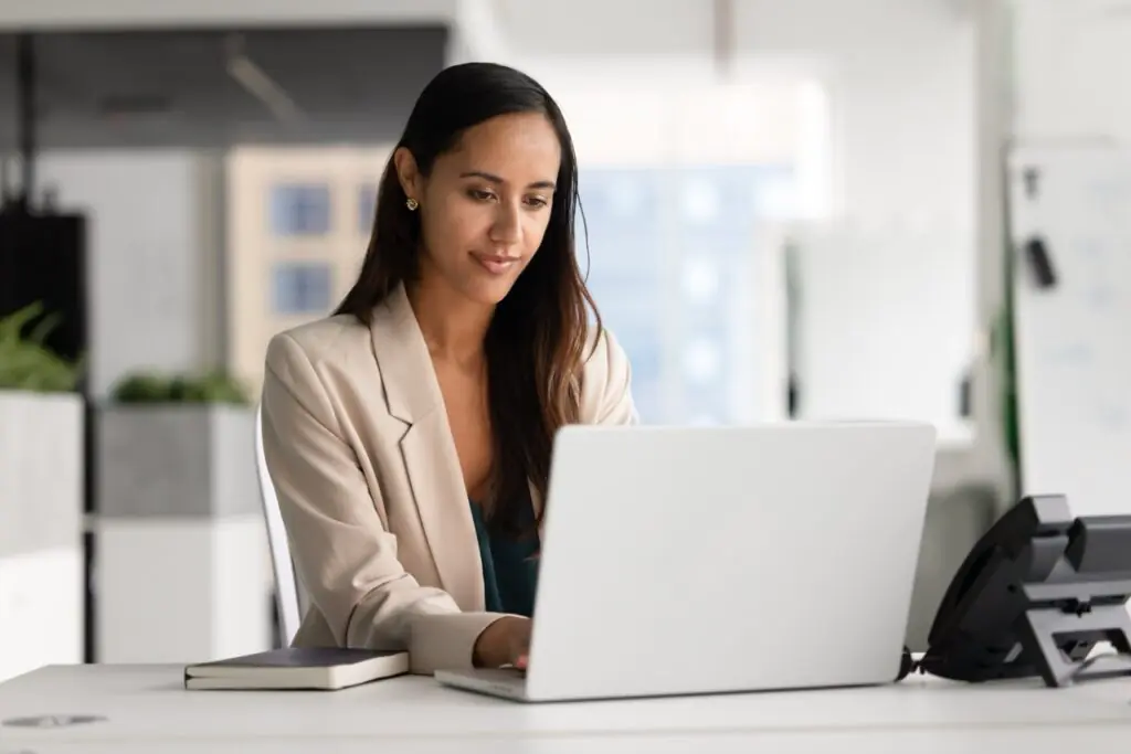 relationship manager reviewing a cross-sell pipeline of existing LP investors in SatuitCRM