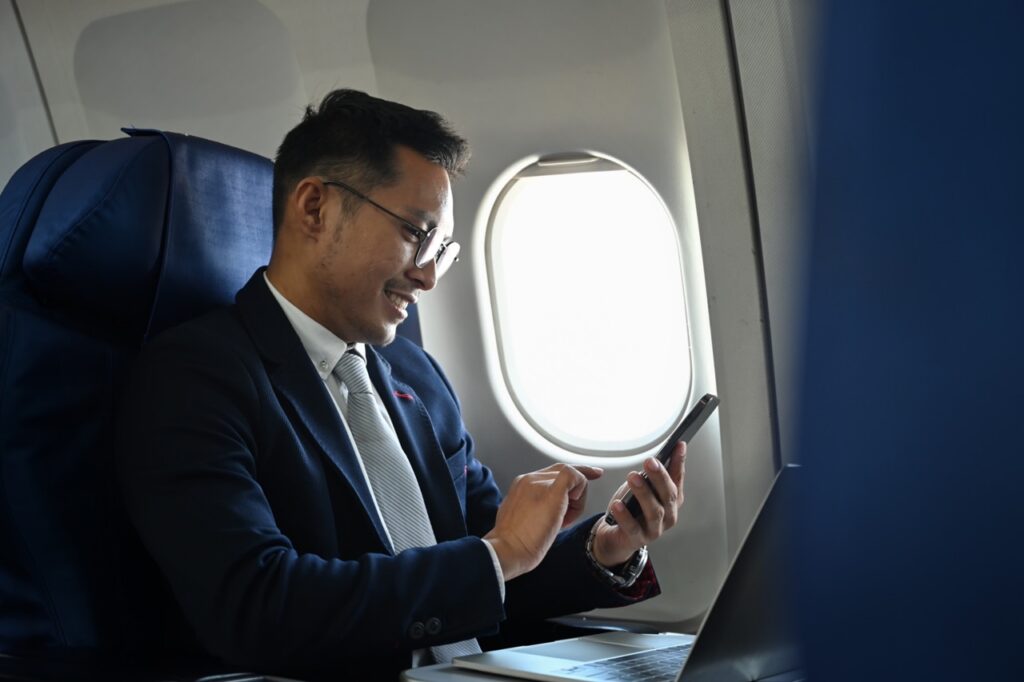 Relationship manager logging an investor meeting note on the Satuit2GO mobile app at a conference