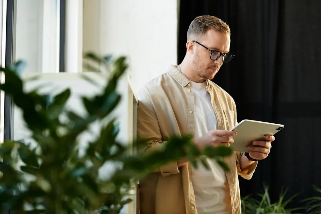 Emerging manager reviewing the SatuitCRM startup package on a tablet
