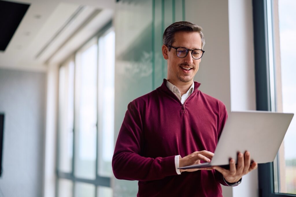 Emerging fund manager using a CRM for emerging managers on a laptop in the office